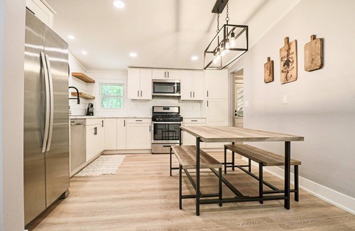 Traverse City House | Close to Downtown with Hot Tub