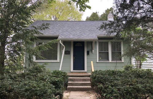 Richmond Cottage | Close to Earlham/IU/Reid! - Nice neighborhood -