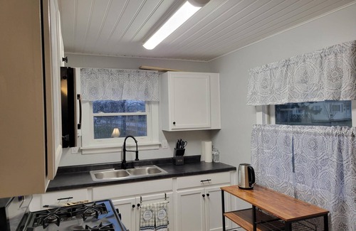 Conneaut House | Close to entrance to township park, Lake Erie, boat docks