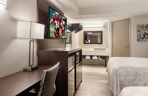 Erie Hotel | Close to Erie Maritime Museum! FREE Parking, Pets Allowed, Laundry Facilities!