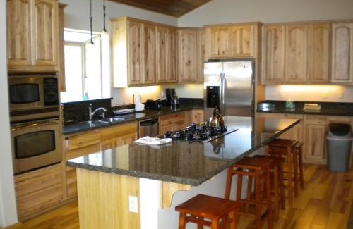 Black Bart House | Close To Everything Newly Built With Games Room