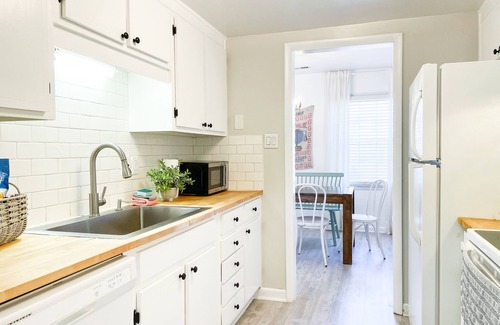 Greensboro House | Close to everything/Clean/Quiet/Perfect for Small Families/ 3br 2.5ba
