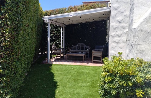 El Cerrito House | CLOSE TO EVERYTHING FUN - Charming 2-BR/2 BA house in San Diego WiFi AC parking