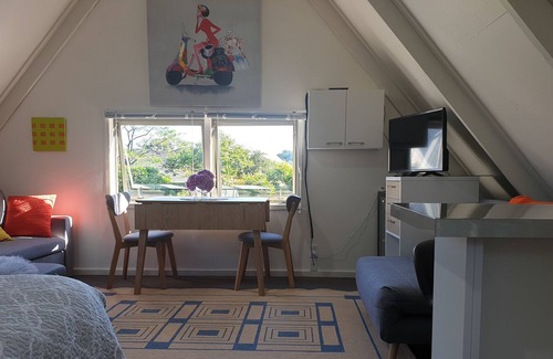 Waikanae Apartment | Close to everything (river, beaches, cafes) but so safe, private and peaceful