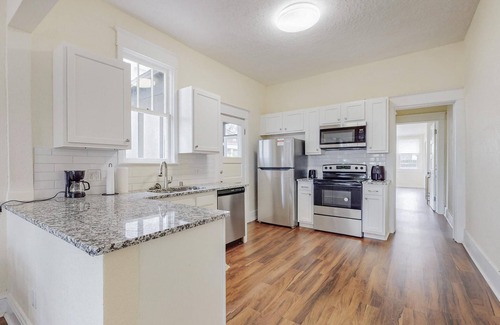 Huning Highland Historic District Apartment | Close to everything ABQ, #B Stay here!
