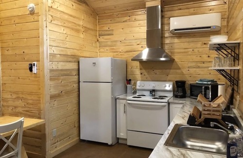 Broken Bow Cabin | Close to everything, near State Park & Hochatown, hot tub!