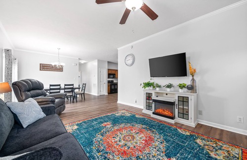 Clarksville House | Close to everything in Clarksville and Fort Campbell; Dog-friendly Townhome.