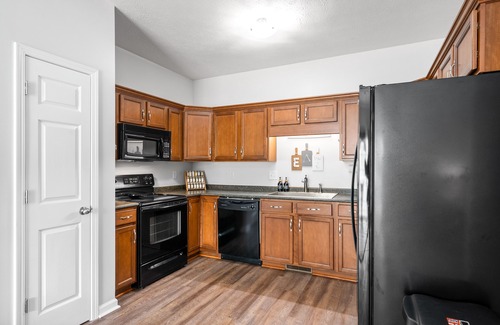 Clarksville House | Close to everything in Clarksville and Fort Campbell; Dog-friendly Townhome.