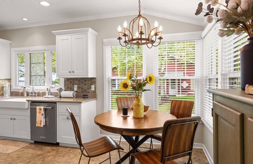 Green Lake House | Close to Everything - Best Value