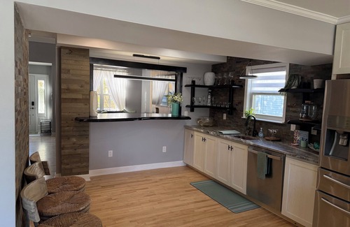 Long Branch House | Close to everything! Well equipped, beautiful backyard and near the beach.
