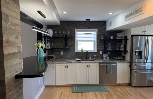 Long Branch House | Close to everything! Well equipped, beautiful backyard and near the beach.