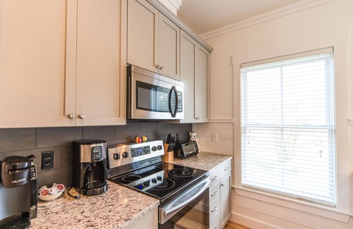 Charleston House | Close To Folly Beach & Charleston, Charming, Quiet, Comfortable