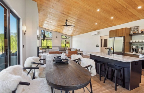 Whitefish House | Close to Glacier Park Entrance