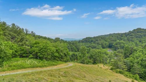 Grassy Creek House | Close to Grayson Highlands, Outdoor Fireplaces, Sleeps 11, Dogs Welcome