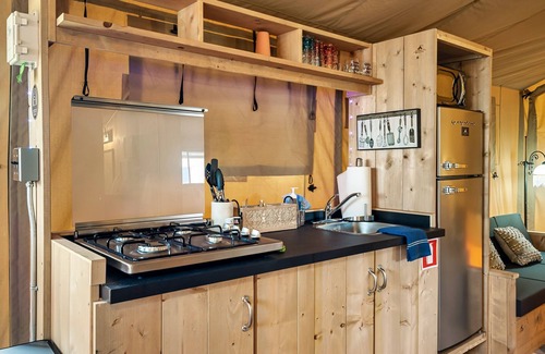 Wears Valley RV Rental | Close to GSMNP|Heat|AC|WiFi conveniently located next to restaurants & shops