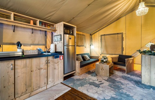 Wears Valley RV Rental | Close to GSMNP|Heat|AC|WiFi conveniently located next to restaurants & shops