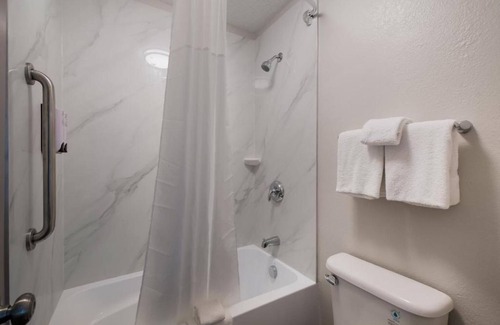 Twin Brook Hotel | Close to Hamilton Place Mall | 2 Budget Friendly Rooms | Pets are Allowed