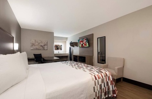 Twin Brook Hotel | Close to Hamilton Place Mall | 2 Budget Friendly Rooms | Pets are Allowed