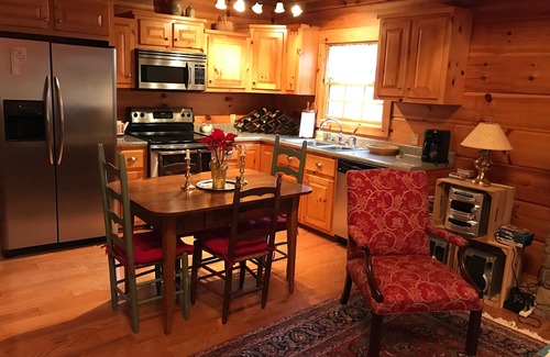 Piper Gap Cabin | Close to Heaven, Blue Grass, Biking, Hiking, Fishing and Wifi