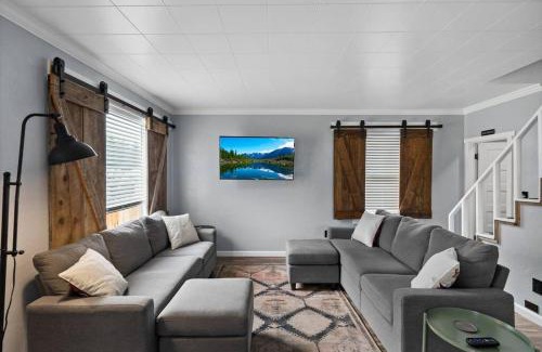 Wallace House | Close to Hiawatha Tr and Biking with HOT TUB