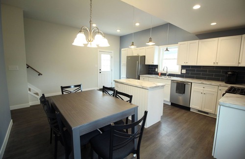 Grand Rapids House | Close to Hospitals, Downtown, Walk to Restaurants