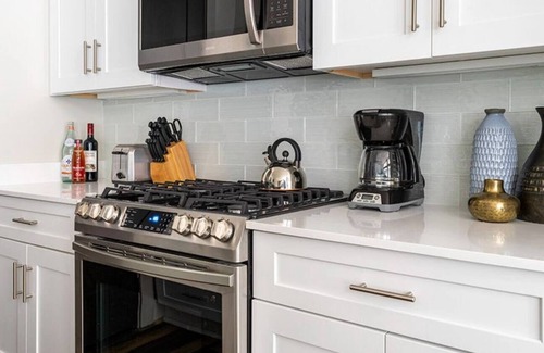 Central Business District Apartment | Close to Hospitals & close to the French Quarter! 2BR Unit 202