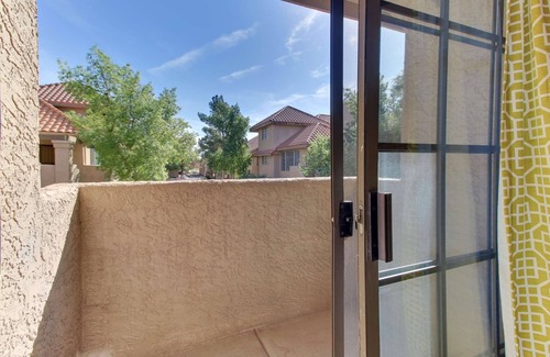 South Scottsdale Condo | Close to it ALL! Old Town Mins Away, Short Drive to ASU Campus, Garage Prking, Workstation w/Printer