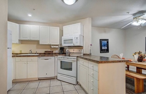 Summit Cove Condo | Close to Keystone, A-Basin, Copper and Breckenridge w/hot tub + pool - sleeps 8!