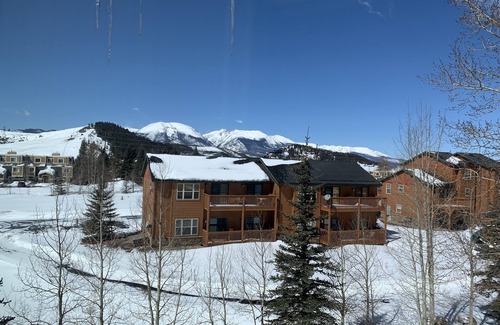 Summit Cove Condo | Close to Keystone, A-Basin, Copper and Breckenridge w/hot tub + pool - sleeps 8!