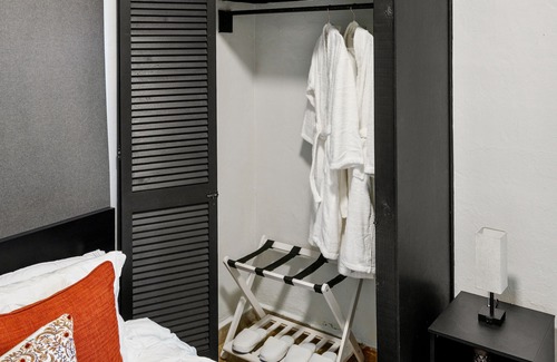Condado Apartment | Close to La Placita, Beach, Restaurants. & Murals. 10 minutes to the Airport