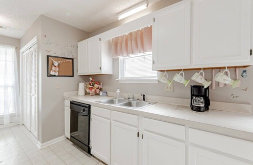 Irmo House | Close to Lake Murray&Ft. Jackson - Idyllic in Irmo