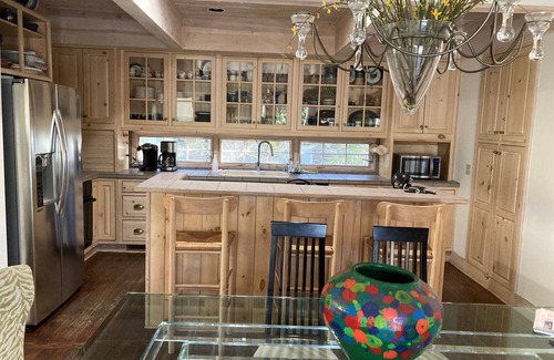 Black Mountain House | Close to Lake Susan & Creek adjoins back yard Stained & painted 2022