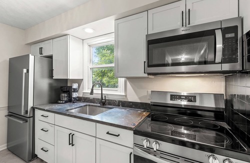 Wilmore Apartment | Close to Lexington 2-bedroom apartment with WiFi, AC in peaceful Wilmore