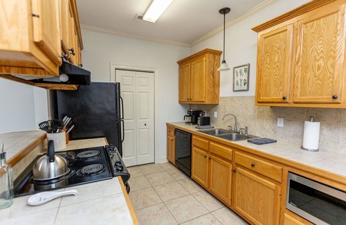 Highlands - Perkins Condo | Close to LSU & Hospitals, Extended Stays Welcome