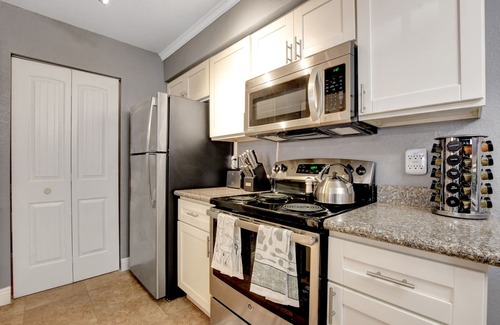 Paradise Condo | Close to LV Strip! Convenient, Modern Bright, Brand New Condo, Community Pool!