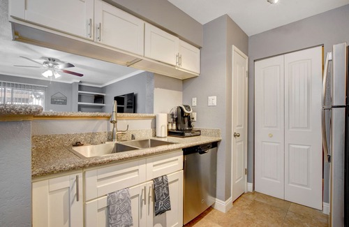 Paradise Condo | Close to LV Strip! Convenient, Modern Bright, Brand New Condo, Community Pool!