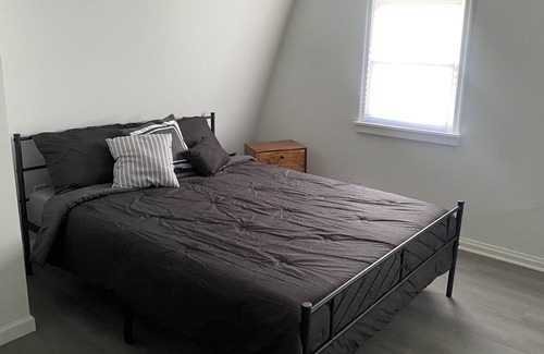 Lansford House | Close to many attractions and plenty of parking!