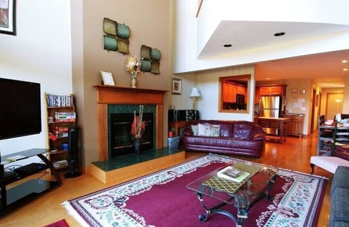 Holiday Island House | Close to Marina, Boat Parking, Golf, Kayaking