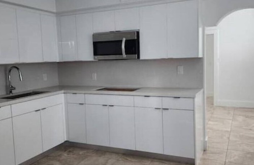 Hialeah House | close to Miami Airport