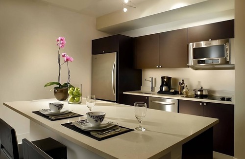 Ludlam House | Close to Miami Int' Airport! 2 Covenient Rooms w/Kitchen | Outdoor Pool