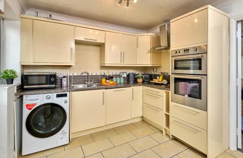 Milton Keynes House | Close to Milton Keynes city center