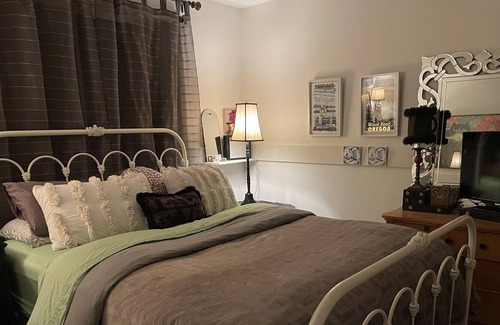 Salem House | Close to Minto Brown Park and Downtown Salem