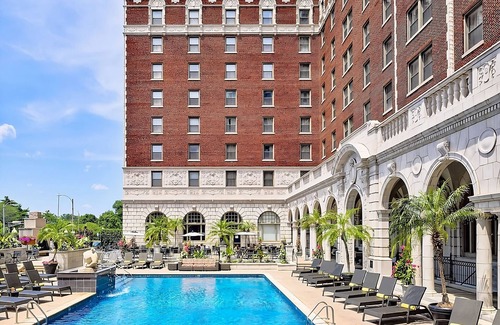 Central West End Apartment | Close to Missouri History Museum! Pets Allowed! Parking, Pool, and Cinema!