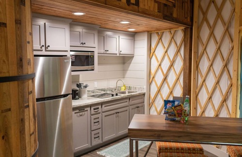 Livingston Cabin | Close to nature, but with all the modern amenities, Two Creeks Crossing Resort