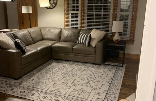 South Bend House | Close to ND! No 2 night minimum!