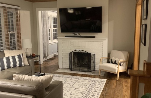 South Bend House | Close to ND! No 2 night minimum!