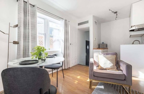 Queens Apartment | Close to NYC! Relaxing Quiet Studio in Woodside