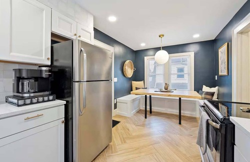 Clintonville Apartment | Close to OSU Rooftop Patio Grill & Outdoor TV