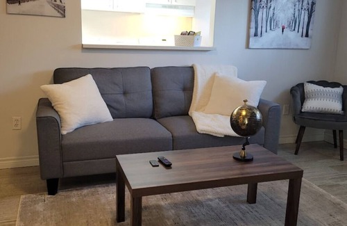 North Bay Apartment | Close to parks and shopping! Located close to Highway 11