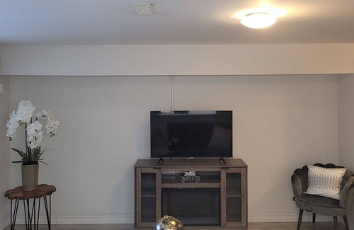 North Bay Apartment | Close to parks and shopping! Located close to Highway 11